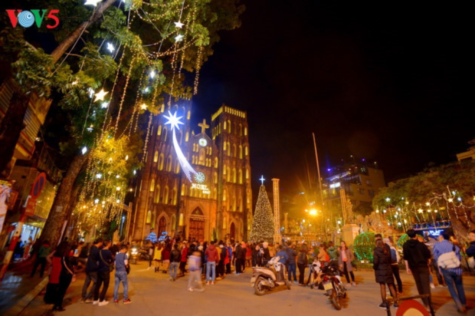 christmas atmosphere at churches around ha noi