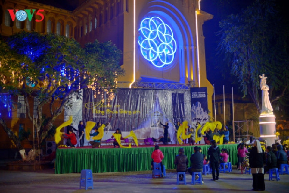 christmas atmosphere at churches around ha noi