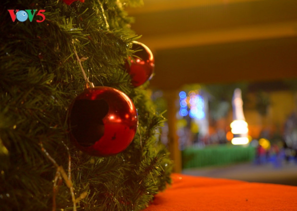 christmas atmosphere at churches around ha noi