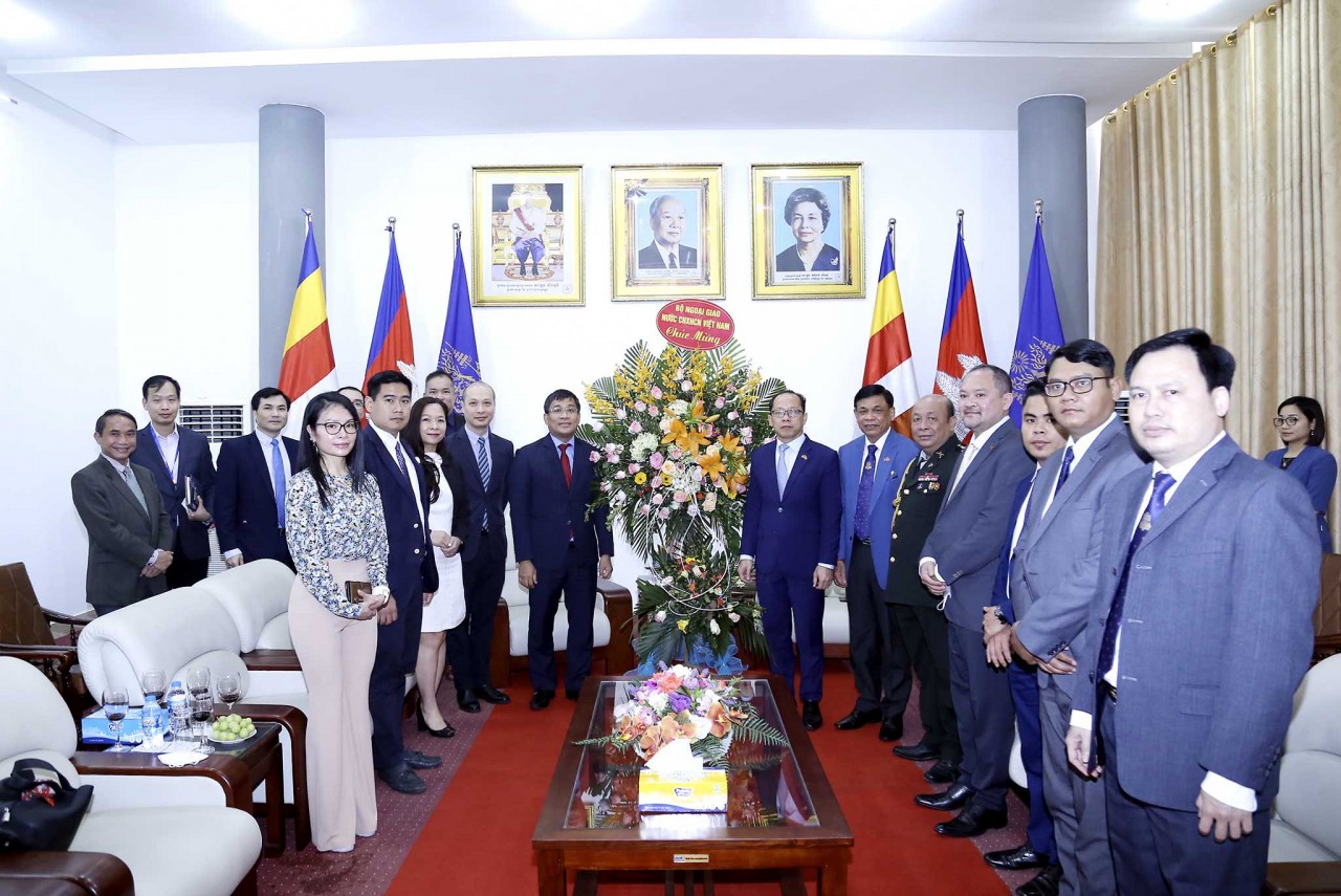Thứ trưởng thường trực Bộ Ngoại giao Nguyễn Minh Vũ chúc Tết cổ truyền Chol Chnam Thmay Campuchia