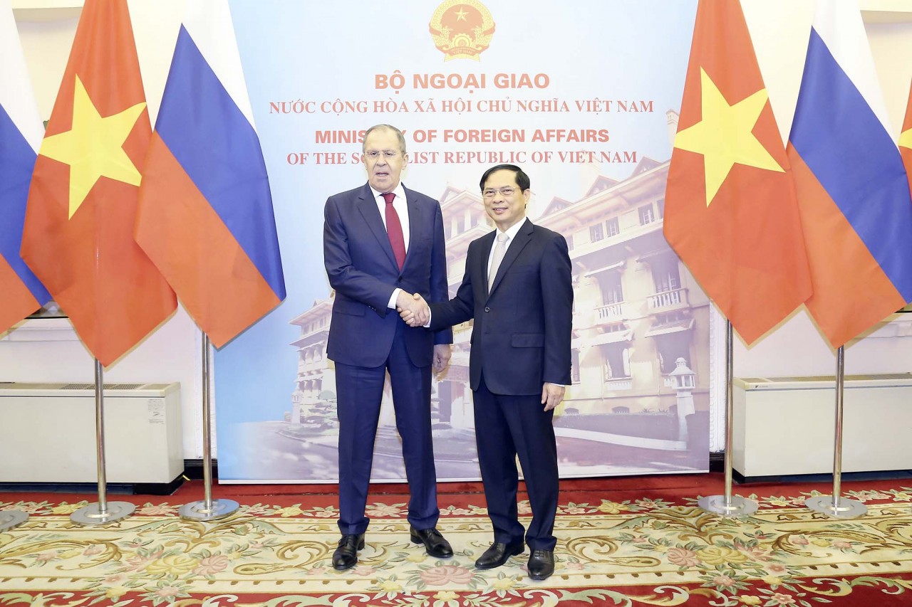 Foreign Minister Bui Thanh Son receives Russian Foreign Minister Sergey Lavrov