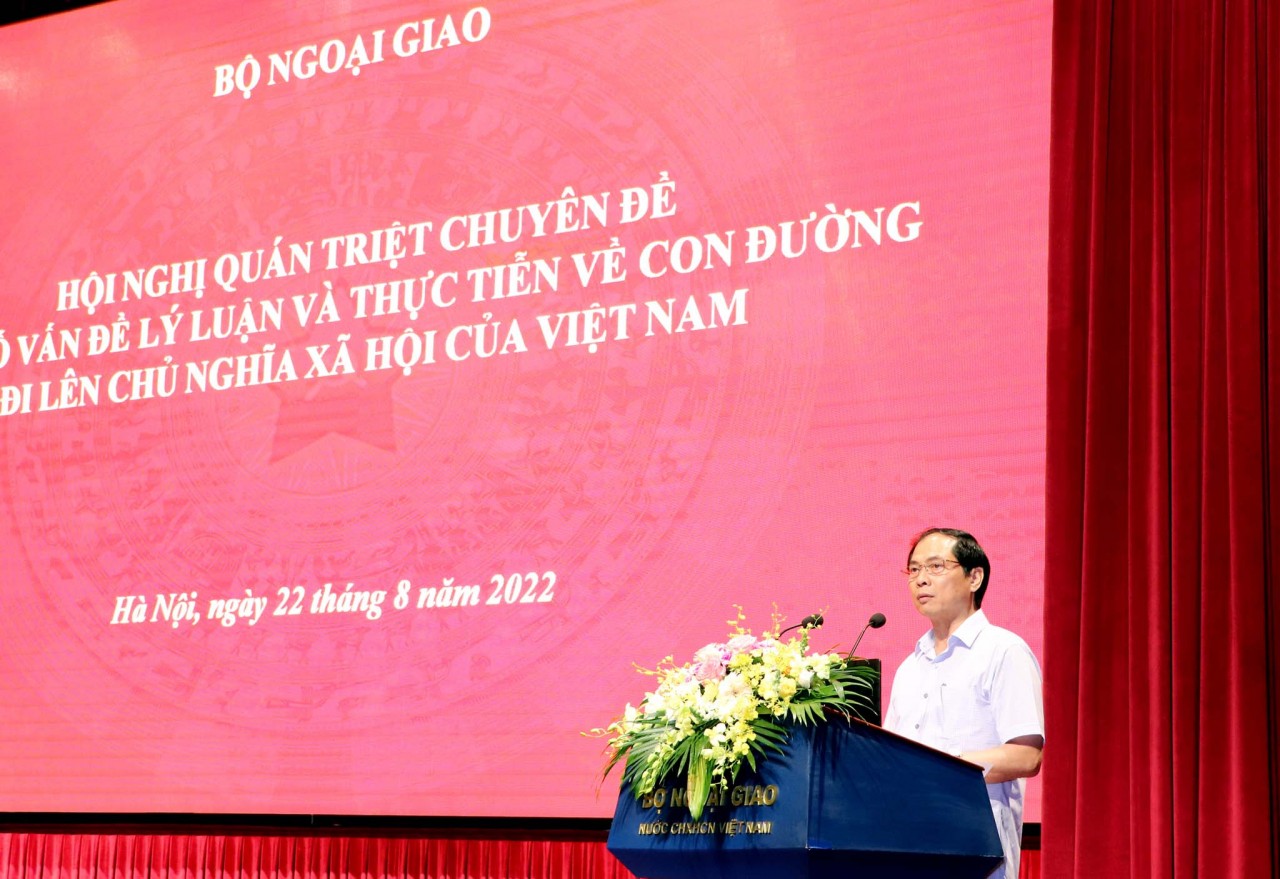 Đồng chí Bùi Thanh, Bí thư Ban cán sự Đảng, Bộ trưởng Bộ Ngoại giao phát biểu khai mạc Hội nghị. (Ảnh: Quang Hoà)