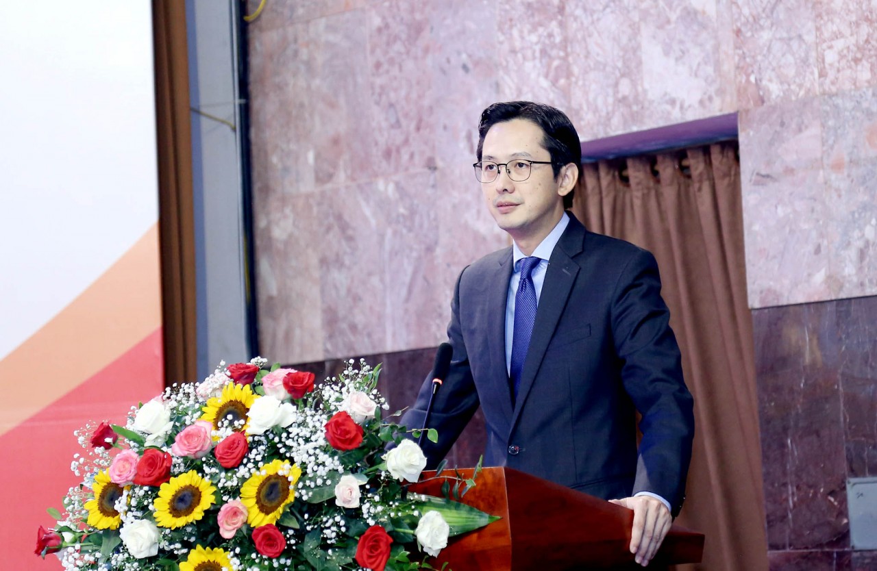 Ông Đỗ Hùng Việt, Trợ lý Bộ trưởng Bộ Ngoại giao phát biểu khai mạc Hội thảo kỷ niệm 35 năm UNESCO tôn vinh Chủ tịch Hồ Chí Minh. (Ảnh: Quang Hoà)