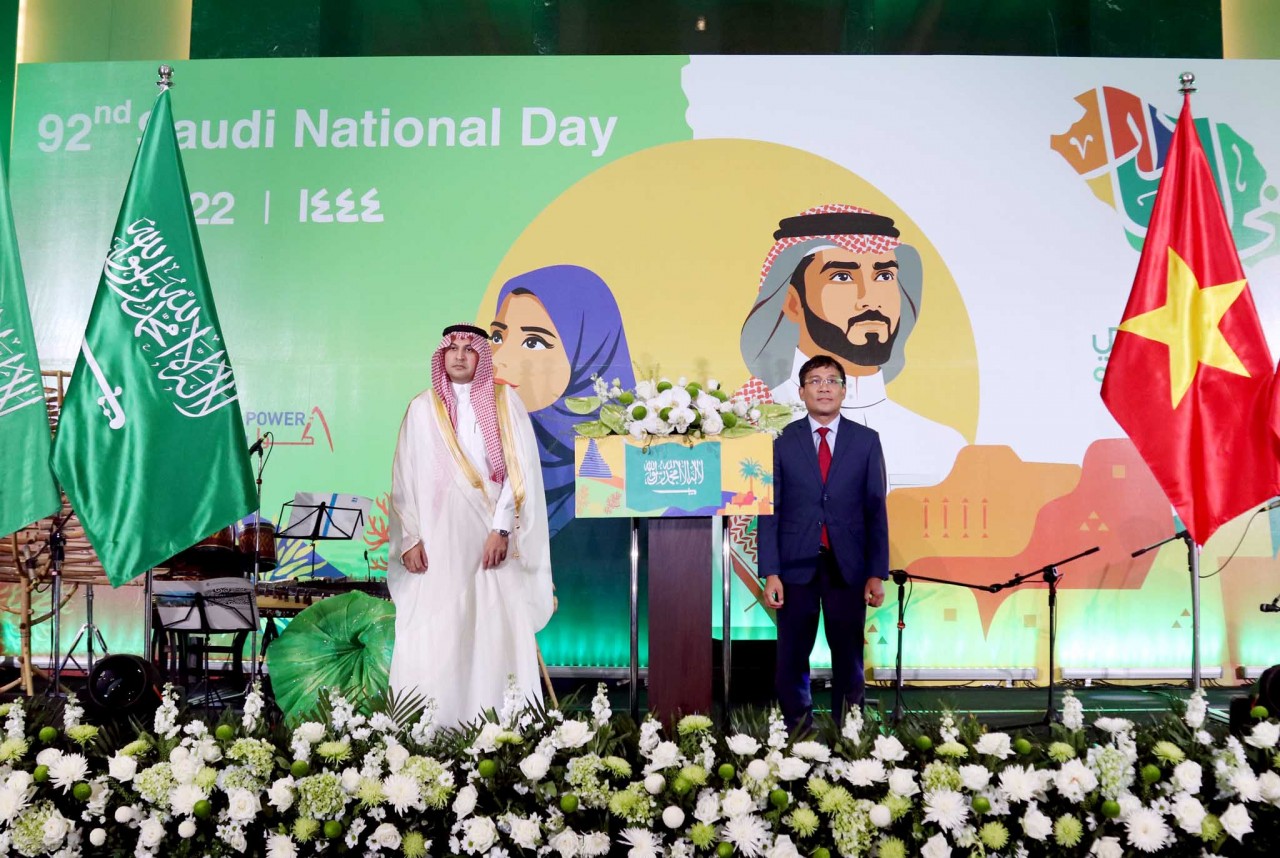 Thứ trưởng Thường trực Nguyễn Minh Vũ và Đại sứ Arabia Saudi (Ảnh: Quang Hoà)