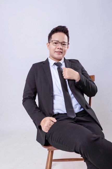 CEO Hà Hiền hiện nay đang đảm nhận vai trò điều hành và là giám đốc truyền thông Công ty CP Truyền thông Người Nổi Tiếng.