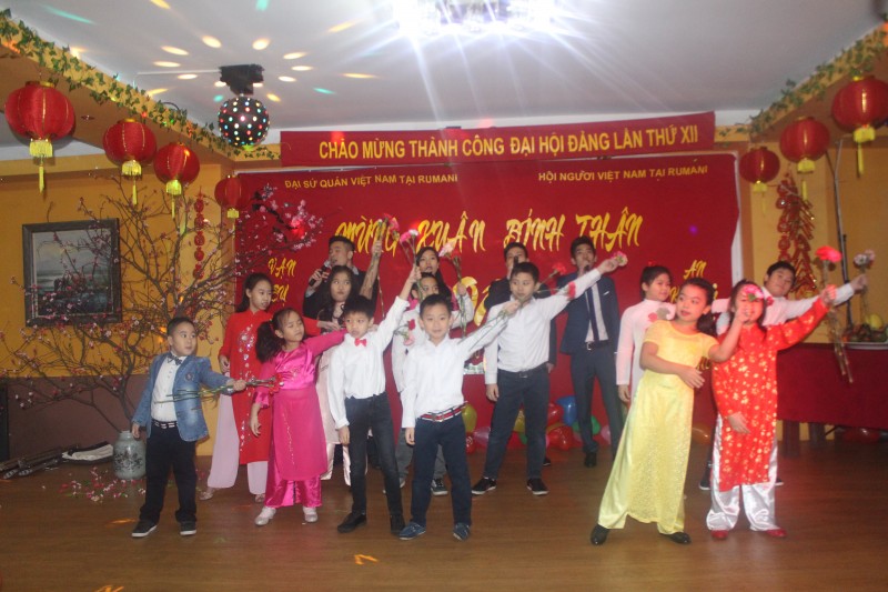 cong dong nguoi viet tai rumani vui don xuan moi