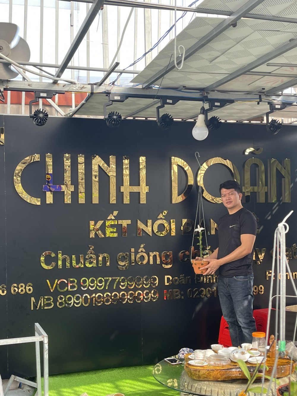 Doãn Chinh và niềm đam mê với hoa phong lan