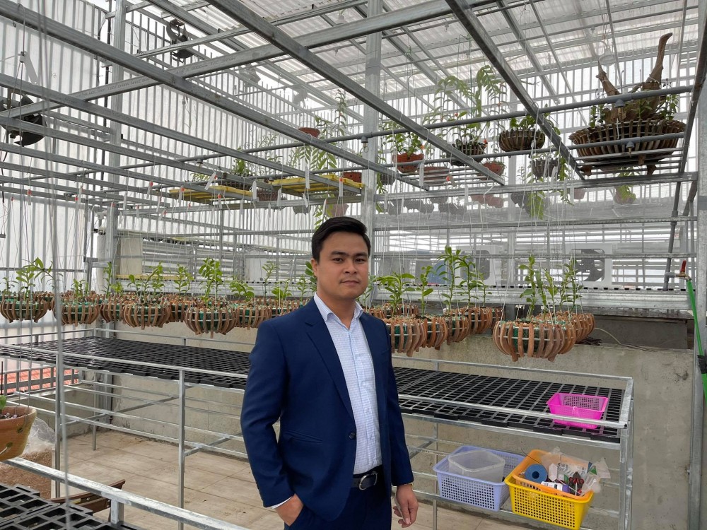 Alex Nguyễn, trong những ngày đầu chập chững bước vào chơi và đầu tư lan đột biến, cũng gặp phải một số khó khăn trong việc tìm kiếm nguồn cung cấp giống lan tốt.
