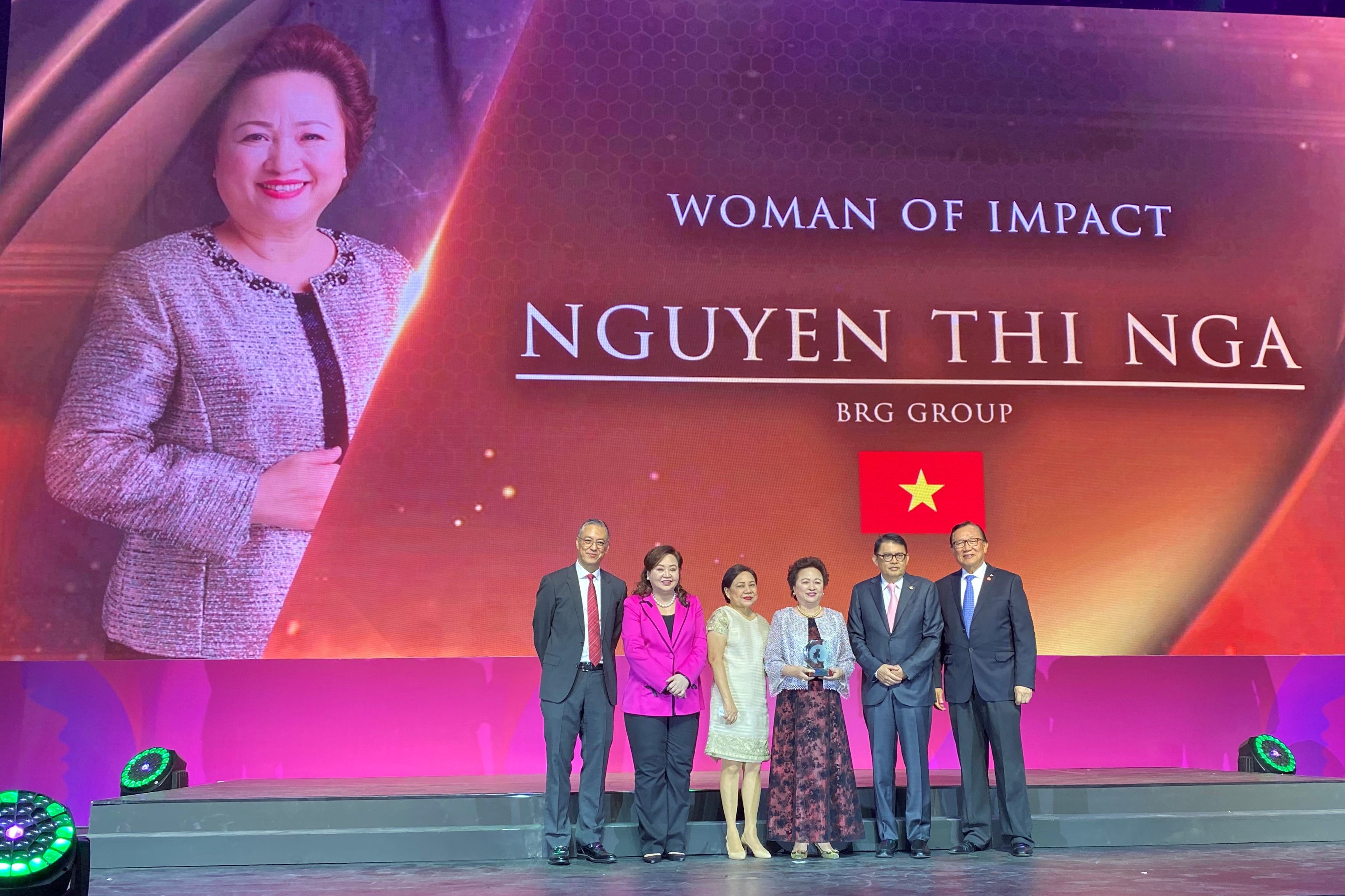 Chủ tịch BRG Nguyễn Thị Nga được vinh danh Nữ Doanh Nhân có tầm ảnh hưởng lớn khu vực ASEAN