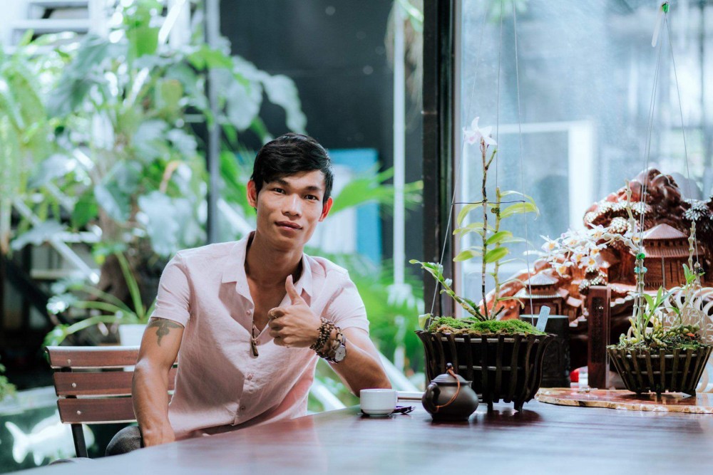 Hạc Hoàng Huy: Chàng trai 9X sở hữu vườn lan khủng