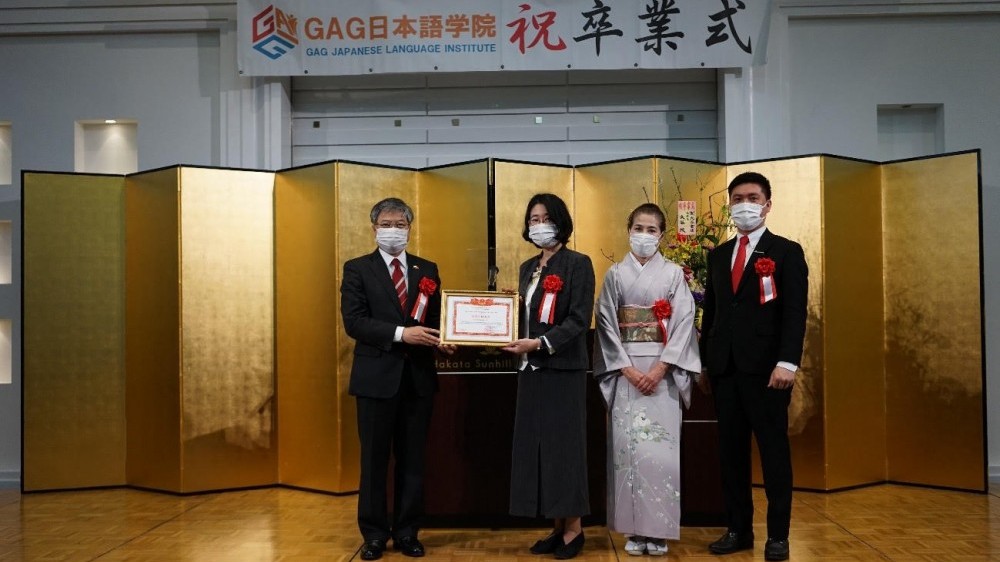 ​​​​​​​Tổng Lãnh sự quán Việt Nam tại Fukuoka trao Giấy khen cho thầy và trò Học viện