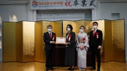 Tổng Lãnh sự quán Việt Nam tại Fukuoka trao Giấy khen cho thầy và trò Học viện