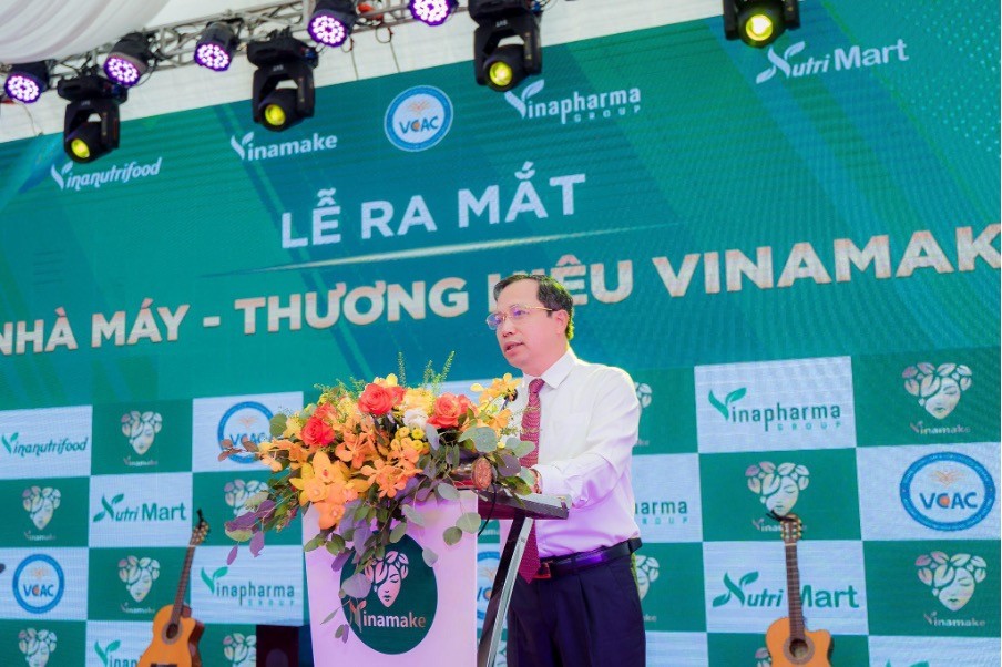 Ông Nguyễn Văn Toàn cảm ơn sự đóng góp của Vinamake đối với tỉnh Hòa Bình.