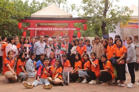 Sinh viên Viện đào tạo Quốc tế Việt Nhật (VJII) tham dự Lễ hội “Sắc màu Đại Nam” do Trường Đại học Đại Nam tổ chức.