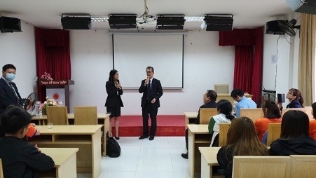 Sinh viên Viện đào tạo Quốc tế Việt Nhật (VJII )thường xuyên có các buổi giao lưu nói chuyện với đại diện các doanh nghiệp Nhật Bản.