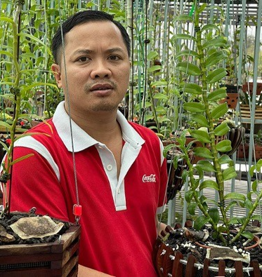 Nguyễn Duy Quý đã từ bỏ tất cả và quyết định “nên duyên” với nghề trồng lan, xây dựng và phát triển mô hình trồng lan, tạo dựng thương hiệu hoa lan riêng cho mình trong giới phong lan.