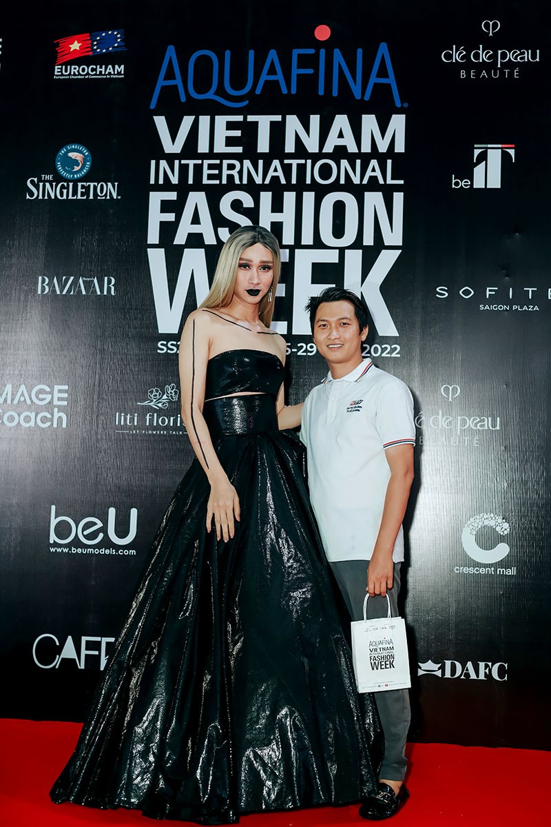 Lê Huy Chiến cùng với Hải Triều tham dự chương trình Aquafina Vietnam International Fashion Week.