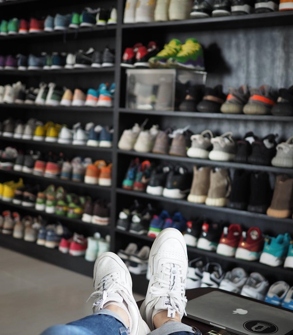 Bộ sưu tập giày khủng của CEO Nguyễn Minh.