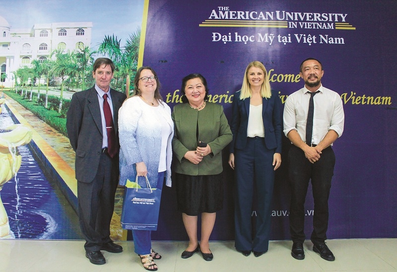 Tổng Lãnh sự Hoa Kỳ Marie C. Damour thăm trường Đại học Mỹ tại Việt Nam - AUV.