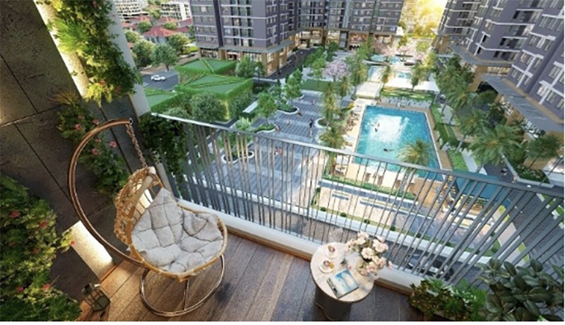 Từ ban công căn hộ, cư dân có thể thư giãn ngắm những mảng xanh nội khu (Ảnh: HTC)