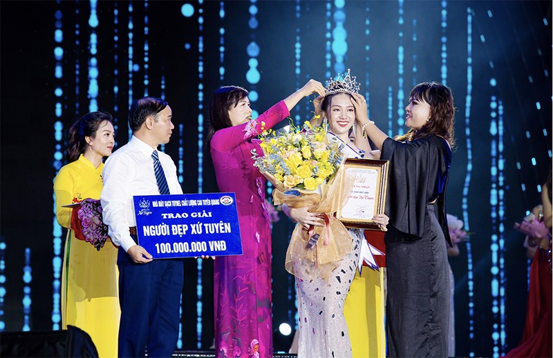 Vương miện Sen Trắng được trao cho ‘Người đẹp xứ Tuyên’ 2022