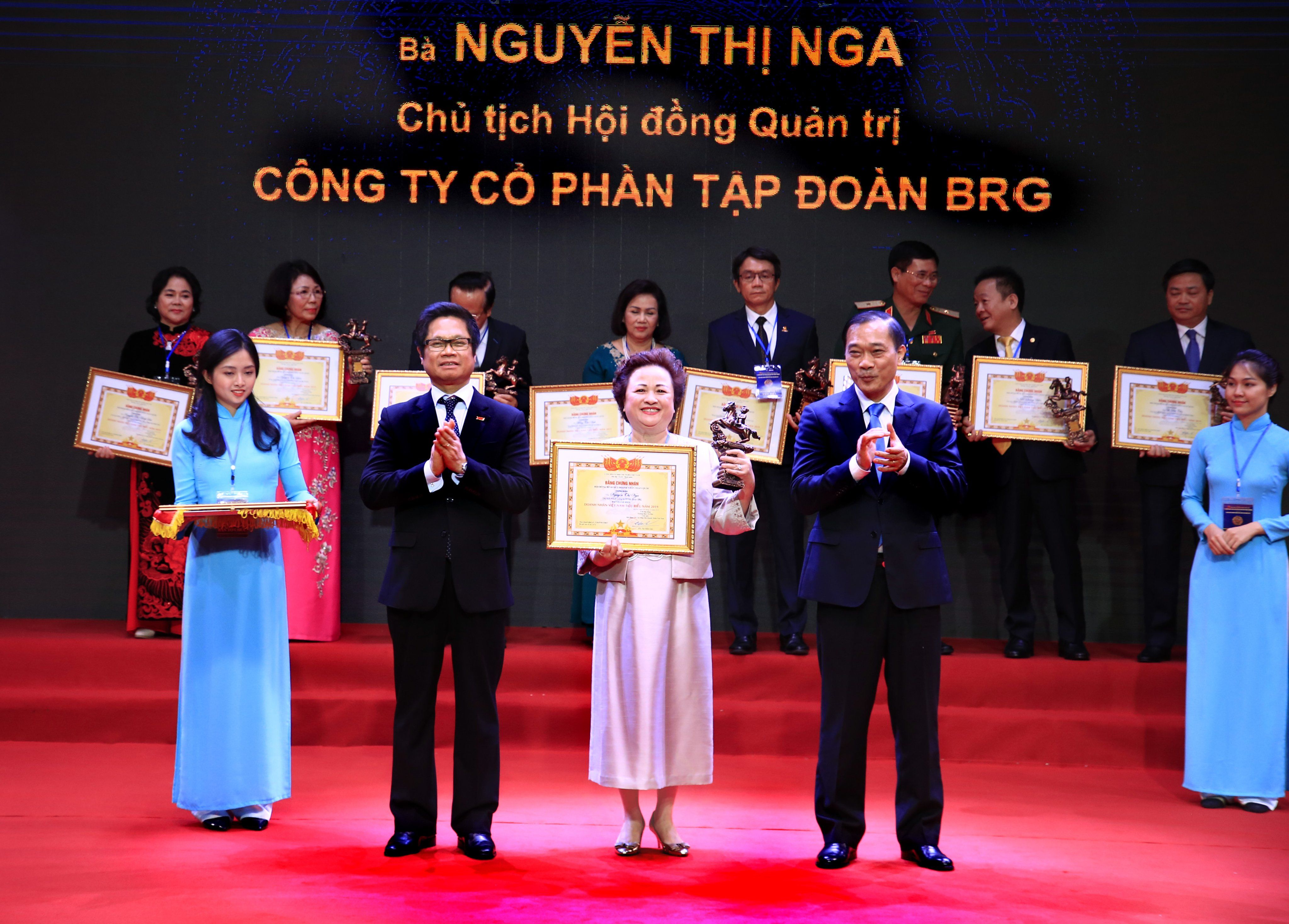 Vinh danh 100 doanh nhân Việt Nam tiêu biểu – Cúp Thánh Gióng 2019