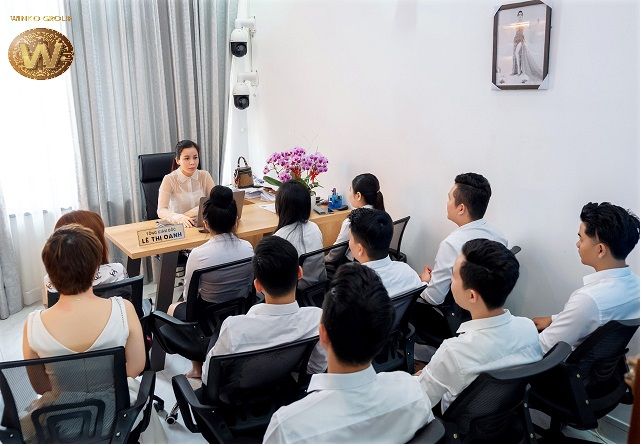 Hoa hậu Oanh Lê tiết lộ bí quyết ‘đầu tư ảo kiếm tiền thật’