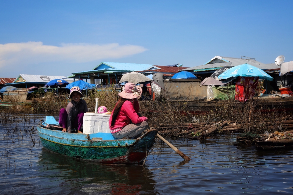 Đoàn công tác liên ngành Việt Nam làm việc về vấn đề di dời người dân Việt Nam tại Biển Hồ