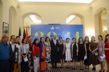 Tổng lãnh sự quán Pháp trao nhãn hiệu LabelFranceEducation cho 2 trường PTTH của Việt Nam