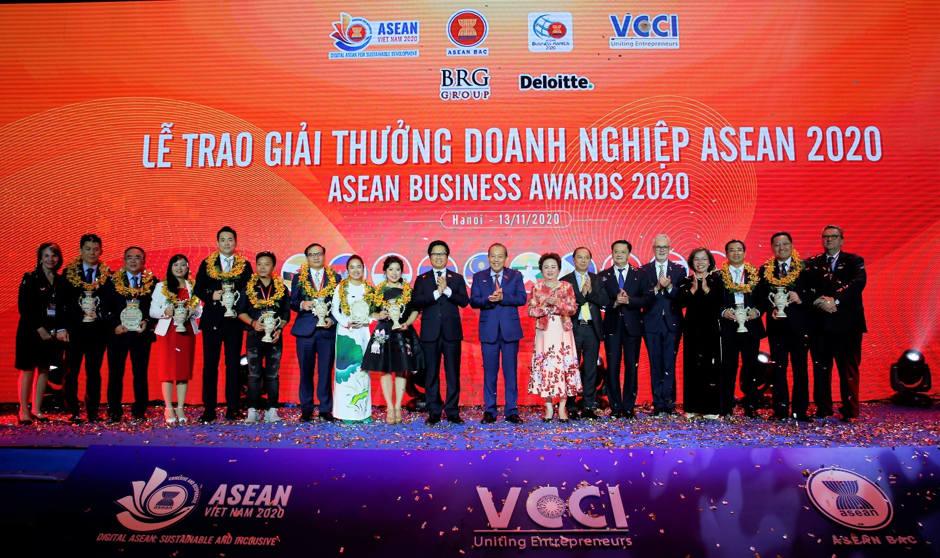 Deputy Minister offers congratulations at ASEAN Business Awards 2020