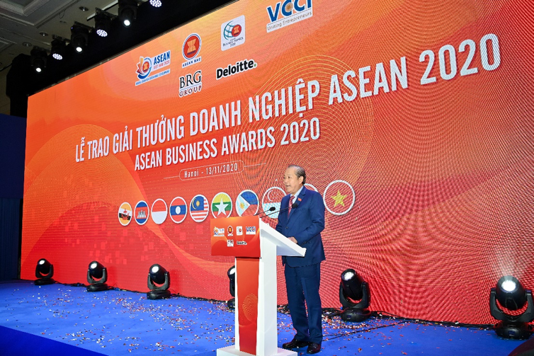 Deputy Minister offers congratulations at ASEAN Business Awards 2020