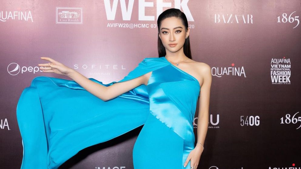Tuần lễ Thời trang Quốc tế Việt Nam 2020: Hoa hậu Hoàn vũ và Hoa hậu Việt Nam ‘đọ sắc’ trên thảm đỏ