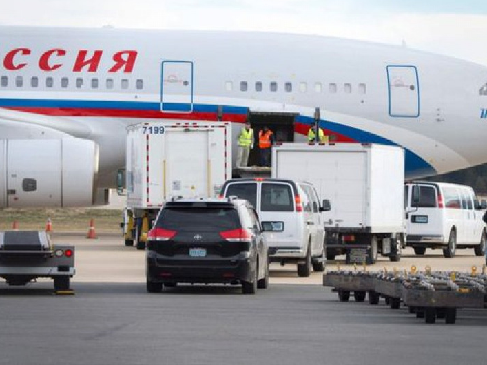 Máy bay chở những nhà ngoại giao Nga bị trục xuất khỏi Mỹ