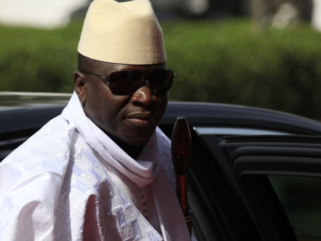 Tổng thống mãn nhiệm Gambia rời đất nước