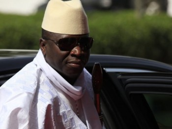 Tổng thống mãn nhiệm Gambia rời đất nước