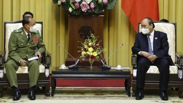 President Nguyen Xuan Phuc receives Lao Minister of Public Security