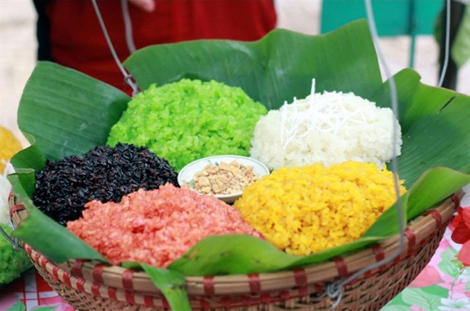Xoi Ngu Sac (five-coloured steamed glutinous rice). (Photo: monan9)
