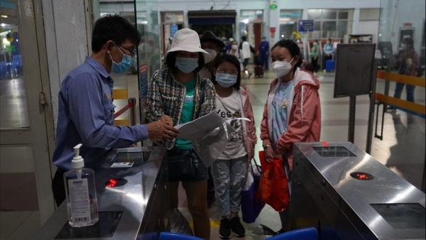 Free rides for workers and students going home for Tet