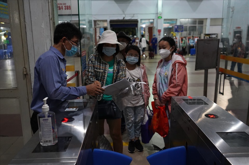 Free rides for workers and students going home for Tet