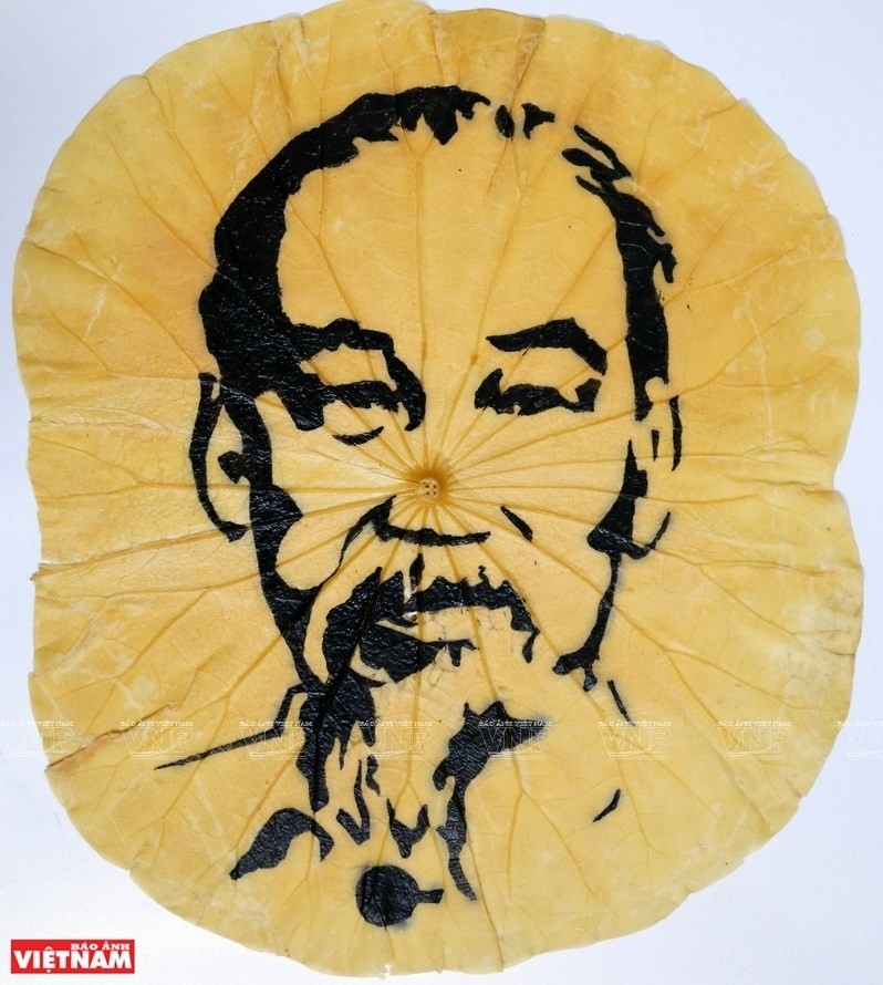 Paintings on lotus leaves