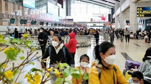 Tan Son Nhat, Noi Bai airports serve up to 100,000 passengers on Feb. 7