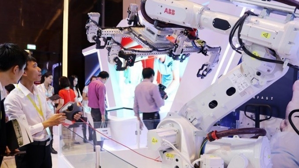 Viet Nam ready to become self-reliant in technology: FPT leader