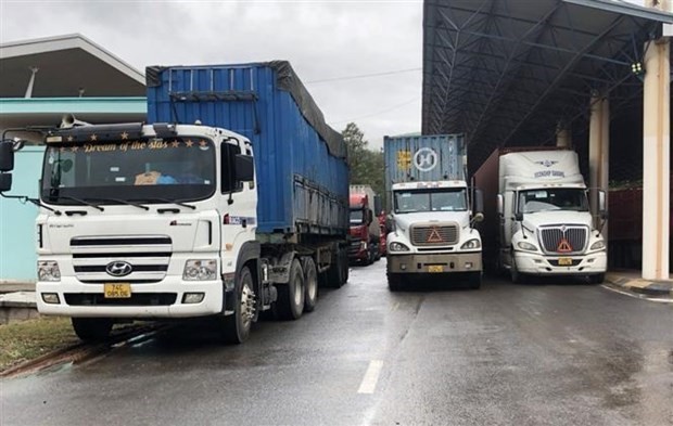 Vehicles at the Lao Bao international border gate (Photo: VNA)