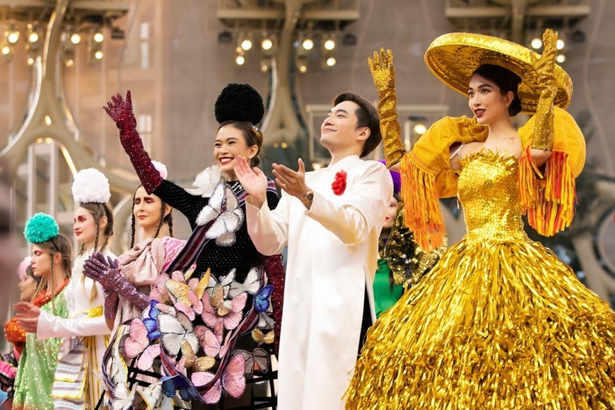 Handmade brocade designs shine in Vietnam Eternal Flow show at Expo 2020 Dubai Handmade brocade designs shine in Vietnam Eternal Flow show at Expo 2020 Dubai