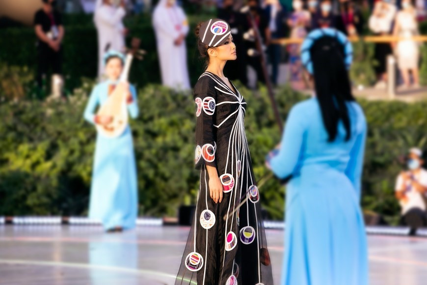 Handmade brocade designs shine in Vietnam Eternal Flow show at Expo 2020 Dubai Handmade brocade designs shine in Vietnam Eternal Flow show at Expo 2020 Dubai