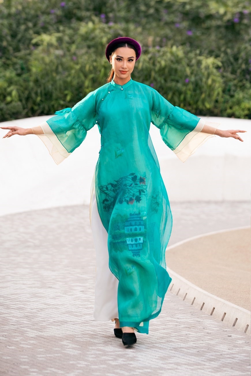 Handmade brocade designs shine in Vietnam Eternal Flow show at Expo 2020 Dubai Handmade brocade designs shine in Vietnam Eternal Flow show at Expo 2020 Dubai