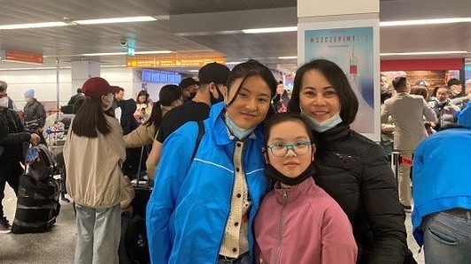Another 259 Vietnamese from Ukraine arrive home on flight from Poland