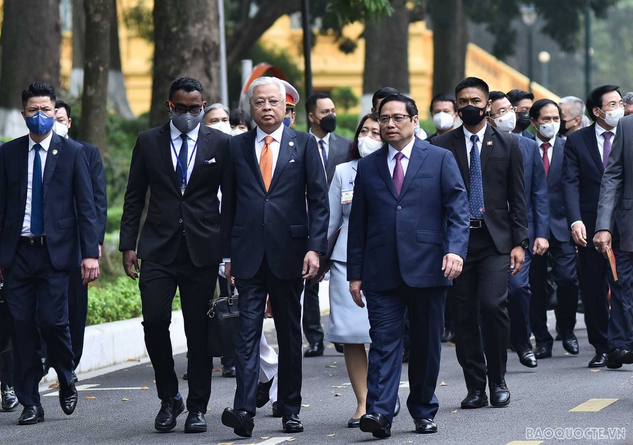 Official welcome ceremony for Malaysian Prime Minister in Ha Noi