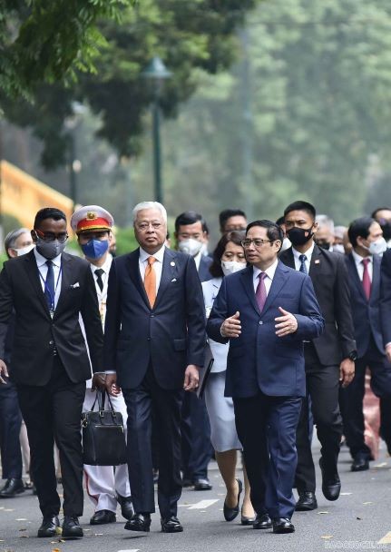 Official welcome ceremony for Malaysian Prime Minister in Ha Noi