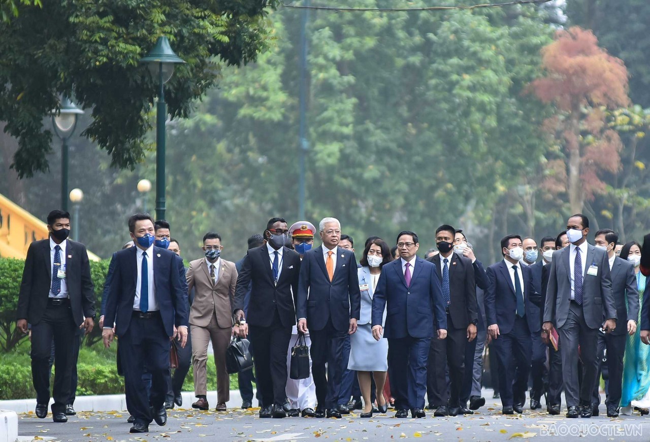 Official welcome ceremony for Malaysian Prime Minister in Ha Noi